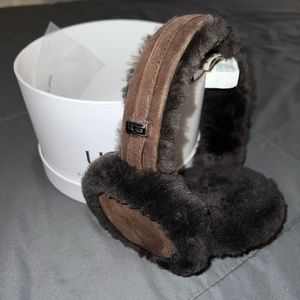 UGG earmuffs with wired device attachment